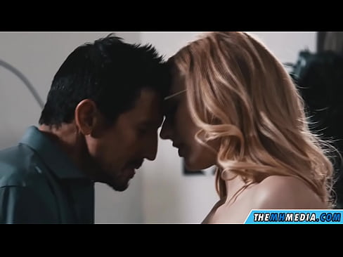 ❤️ Ngono ya kimapenzi na blonde mvivu Fucking ❌